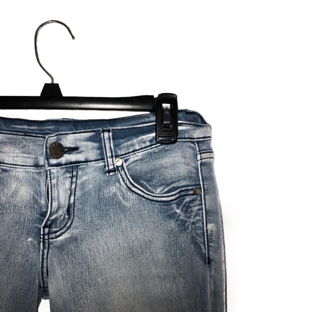 V.I.P. Lightwash Skinny Jeans
